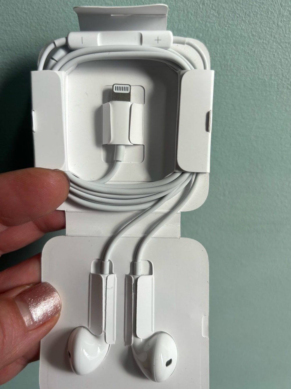 Vintage White Wired Earbuds- New - Picture 2 of 2